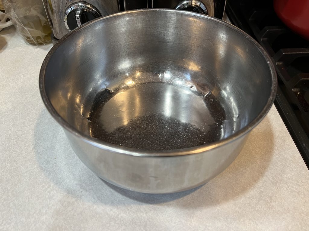 Medium mixing bowl for wafer cookies