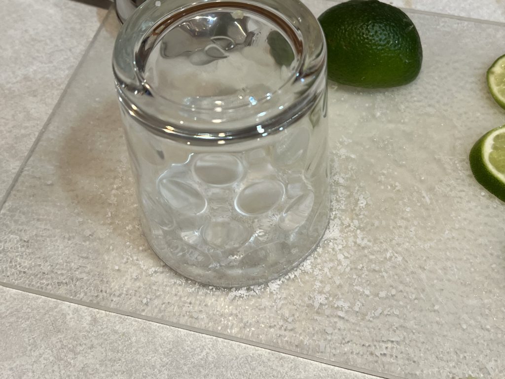 Coating rim of glass with lime